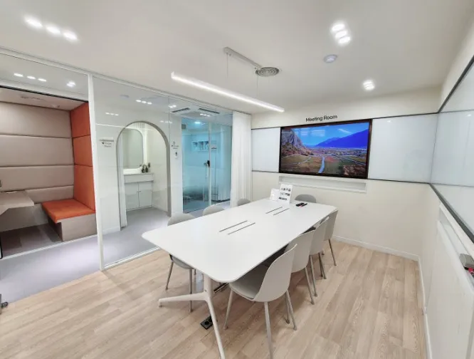 The meeting room where consultations are held